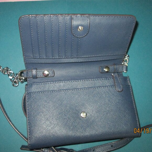 Michael Kors crossbody wallet/ cell phone - Picture 9 of 14